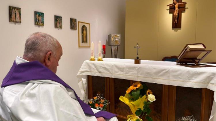 Primera foto del Papa desde su internación, tomada luego de una misa en el Gemelli