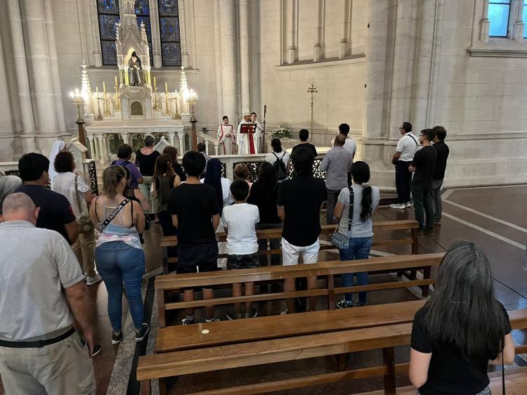 Recordaron a Mons. Carlos Galán con una misa en la catedral platense Recordaron a Mons. Carlos Galán con una misa en la catedral platense