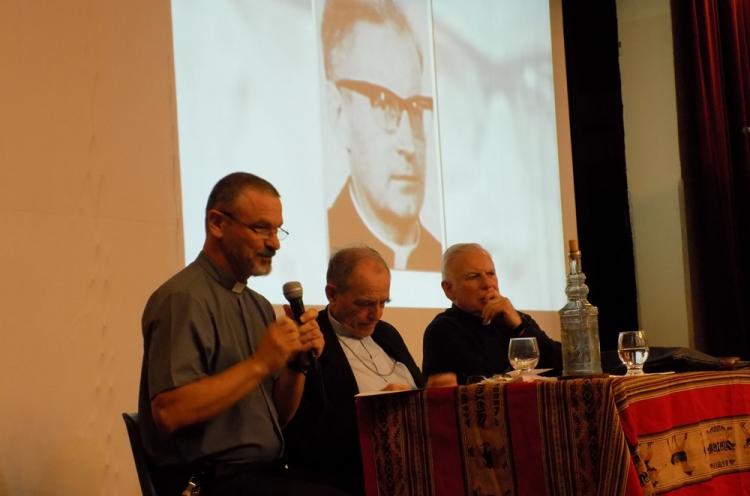 Religioso presentó su libro sobre la masacre de San Patricio Religioso presentó su libro sobre la masacre de San Patricio