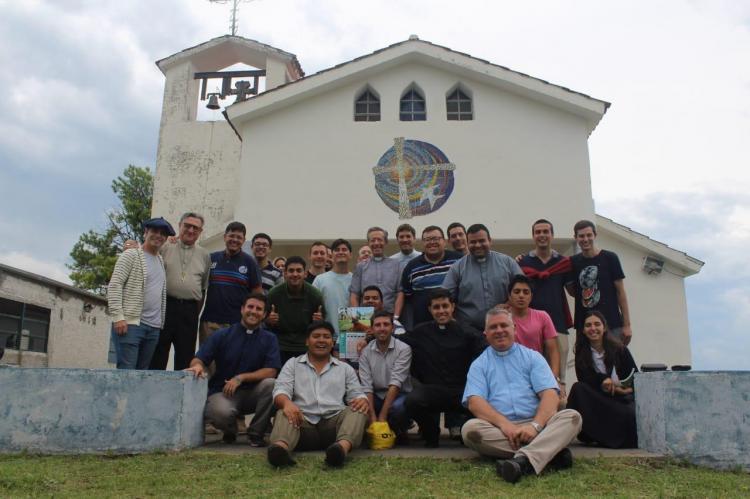 El arzobispo de Rosario se encontró con seminaristas en Calamuchita El arzobispo de Rosario se encontró con seminaristas en Calamuchita