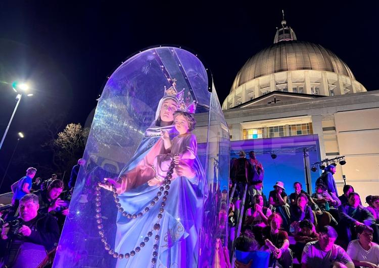 San Nicolás: Mons. Santiago animó a mirar a la Virgen como fuente de consuelo y paz San Nicolás: Mons. Santiago animó a mirar a la Virgen como fuente de consuelo y paz