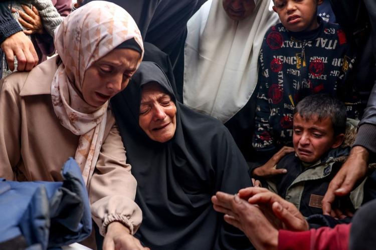 Tras el Ángelus, León XIV elevó una sentida súplica por la paz en el mundo