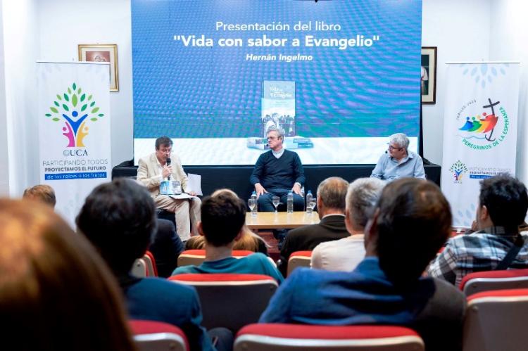 UCA: el autor y Mons. García Cuerva presentaron 'Vida con sabor a Evangelio' UCA: el autor y Mons. García Cuerva presentaron 'Vida con sabor a Evangelio'