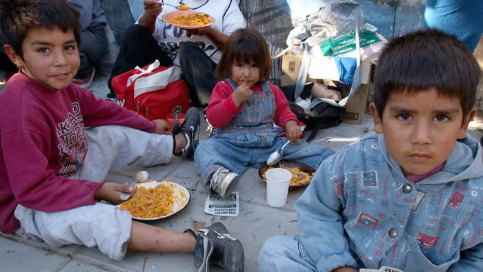 UCA: seis de cada diez niños y adolescentes argentinos son pobres UCA: seis de cada diez niños y adolescentes argentinos son pobres