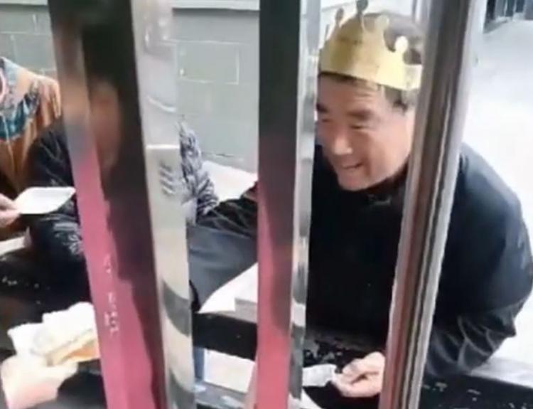 Un obispo chino celebra sus 40 años de sacerdote entre rejas Un obispo chino celebra sus 40 años de sacerdote entre rejas