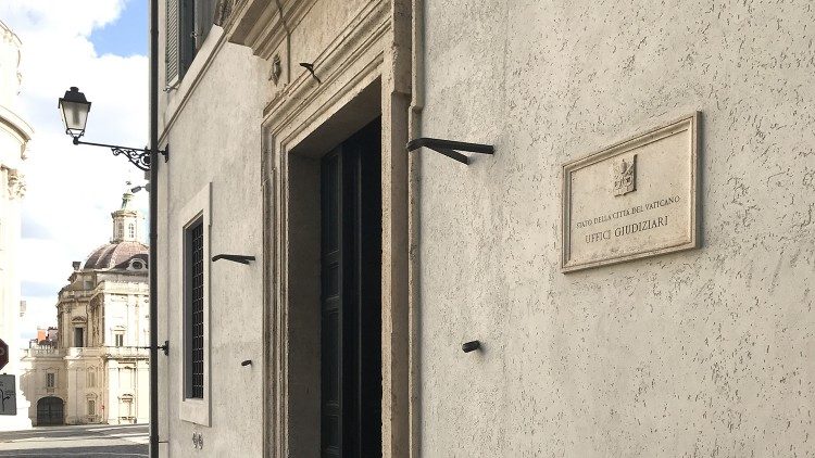 El Vaticano: el Papa modifica normas en materia judicial