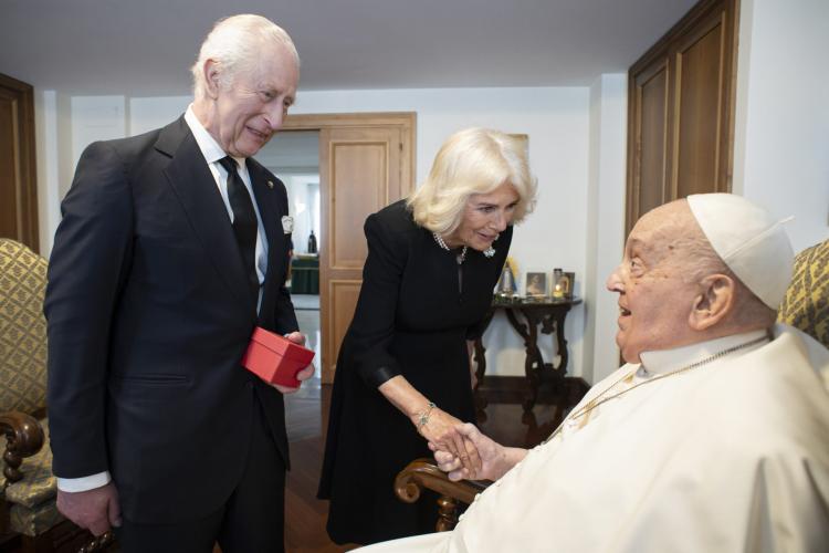 Vaticano: El Papa recibió al Rey de Inglaterra en una reunión privada Vaticano: El Papa recibió al Rey de Inglaterra en una reunión privada