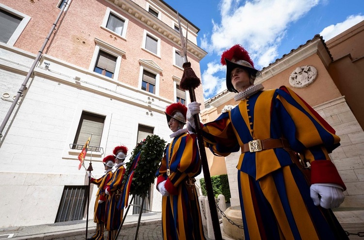 Vaticano: la Guardia Suiza modernizará sus cuarteles