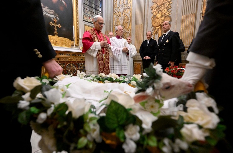 Vaticano: León XIV recibió dos corderos en la fiesta de santa Inés