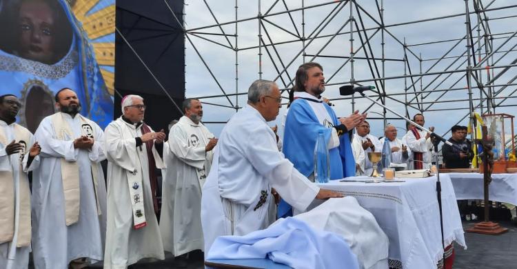 'Vení, Francisco, tu pueblo te espera', el pedido de las barriadas al Papa 'Vení, Francisco, tu pueblo te espera', el pedido de las barriadas al Papa