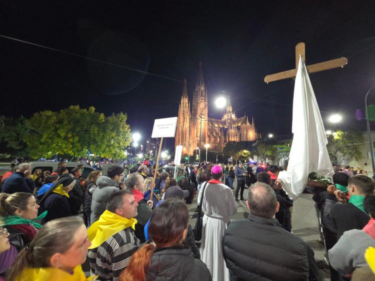 Viernes Santo: Mons. Carrara: 'Nunca dudar del amor de Jesús por cada uno de nosotros' Viernes Santo: Mons. Carrara: 'Nunca dudar del amor de Jesús por cada uno de nosotros'